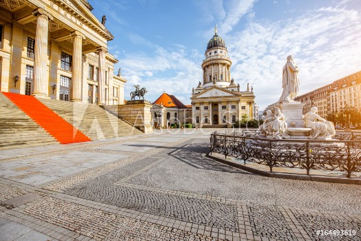 Image de Viiew on the Gendarmenmarkt square with concert house building and French cathedral during the morning light in Berlin city